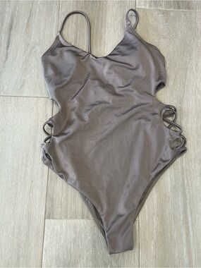 Billabong Sleek One-Piece Cutout Swimsuit in Taupe, size large